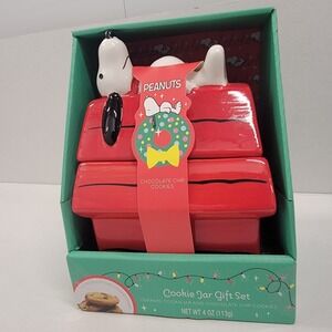Peanuts Snoopy Holiday Ceramic Cookie‎ Treat Red Doghouse Jar Gift Set & Cookies